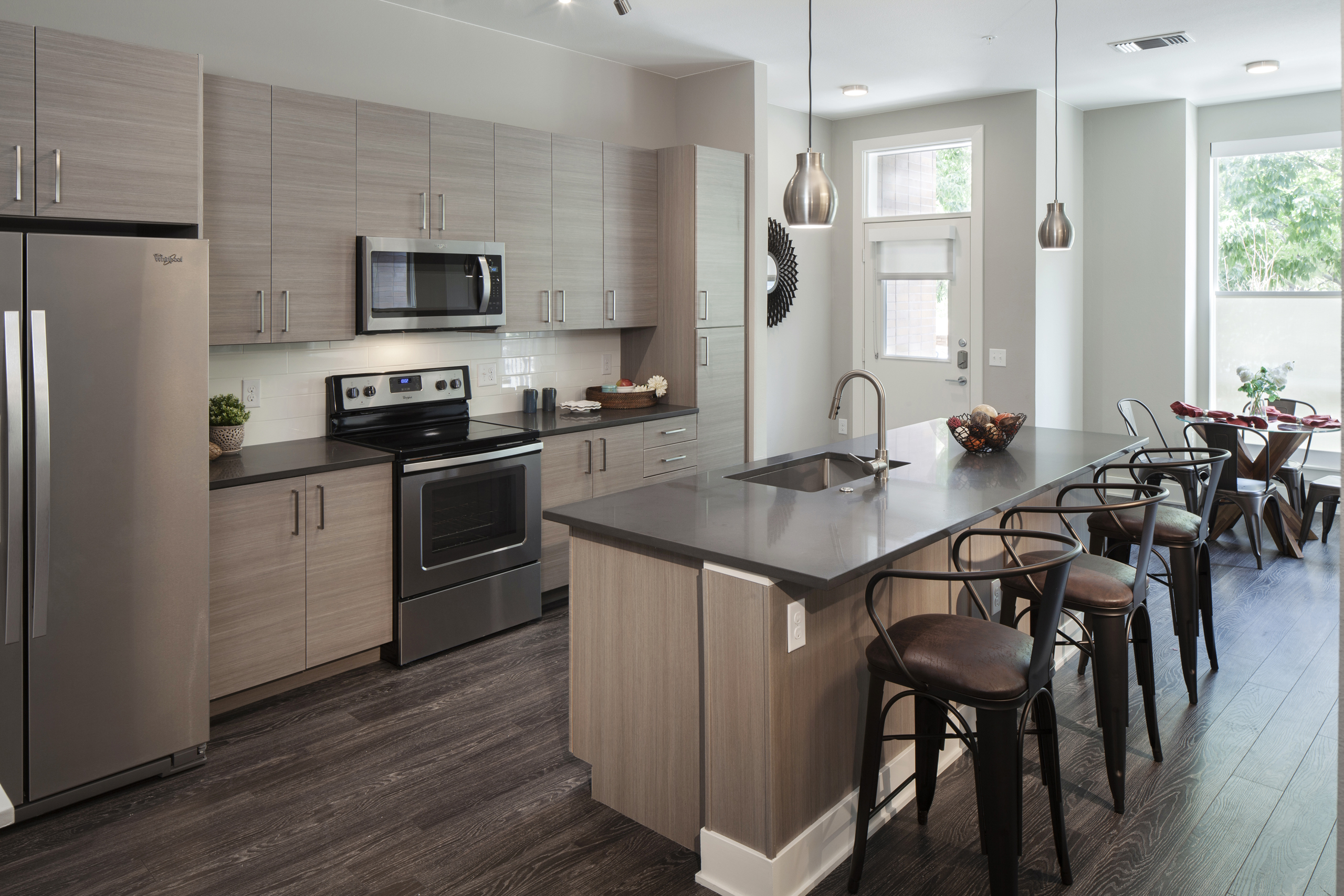 Studio to 2 Bedroom Apartments in LoDo Denver | AMLI Riverfront Green
